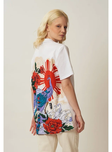 Camiseta Estampada Pavão Oriental Costas Branca