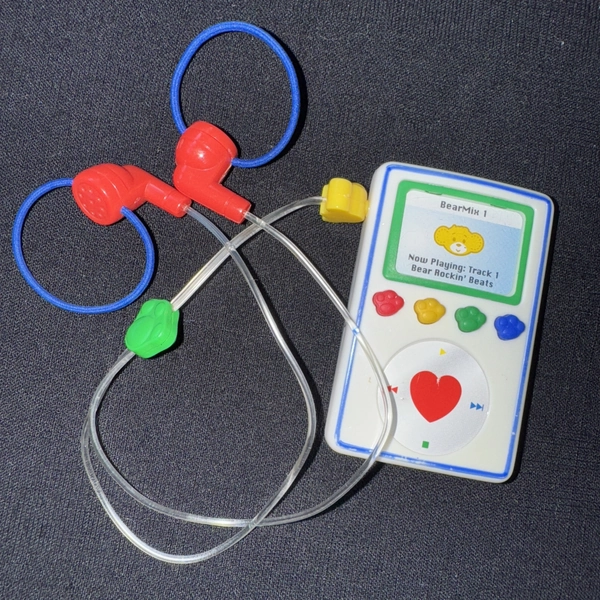 Pawtracks MP3 Ipod Player w/ Headphones