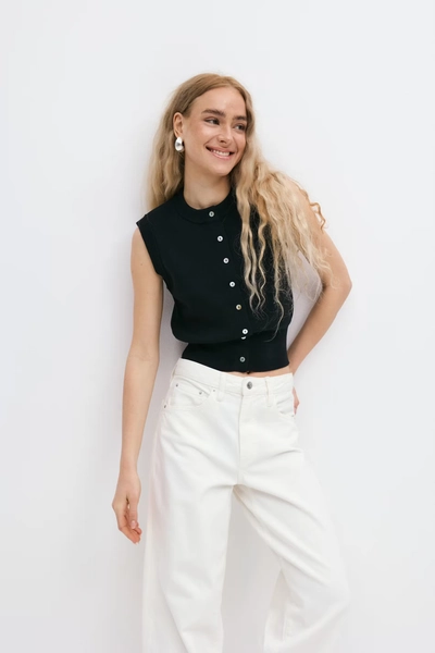 Knitted vest