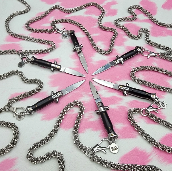Knife lanyard