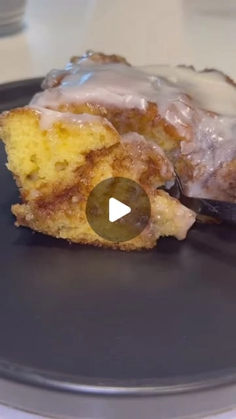 Cici Soriano on Instagram: "Craving this so bad right now had to share again! Cinnamon Roll Cake 🤎🤍 

#cinnamonrolls #cake #dessert #easyrecipes #baking"