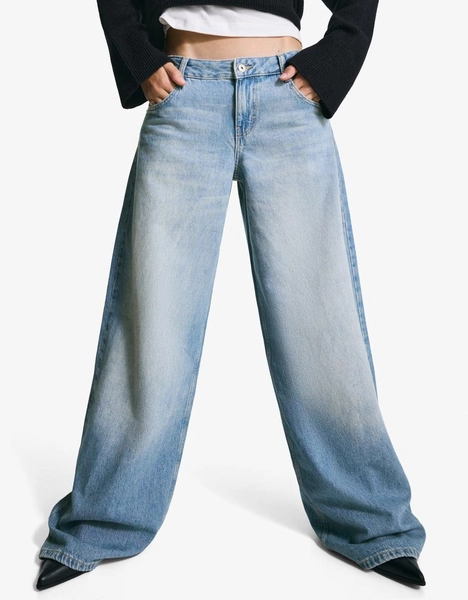 Wide-leg low-waist jeans