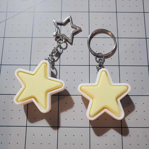 Pawpular Prints Basic Star Shape Clicky Fidget Toy Keychain - your choice of keyring and colors