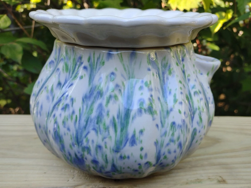 AFRICAN VIOLET POT