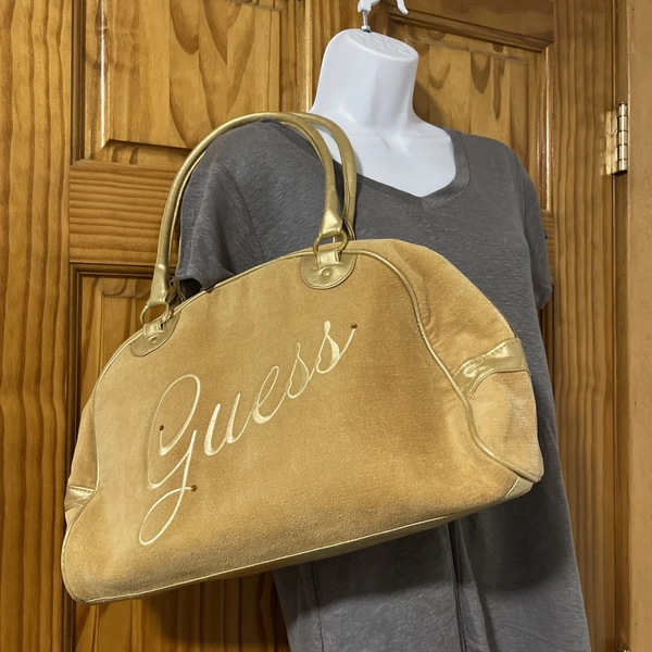 GUESS Gold faux suede shoulder bag Large Magenta Lined Amber Jewels
