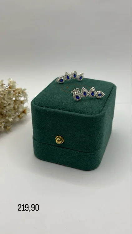 Brinco ear cuff cravejado azul e branco 