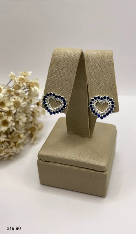 Brinco coração zircônias/azul/branca 