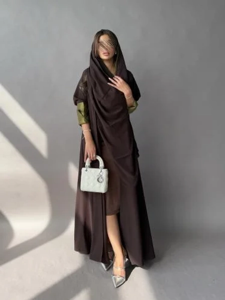 عباية بقماش كريب سراميك اندنوسي بأكمام تفته ، قصة كلوش