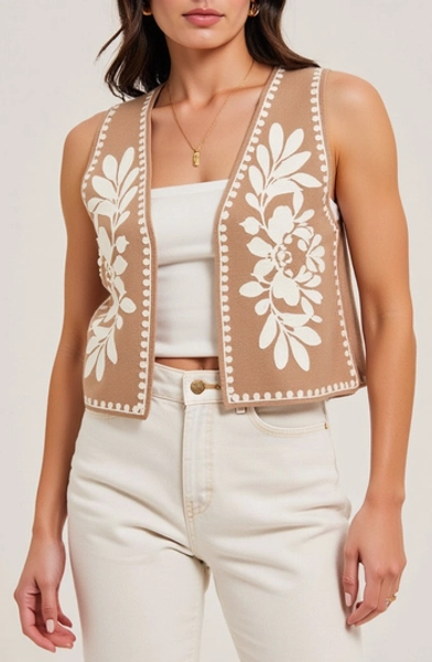 Sleeveless Open-Front Embroidered Vest with Floral Detailing