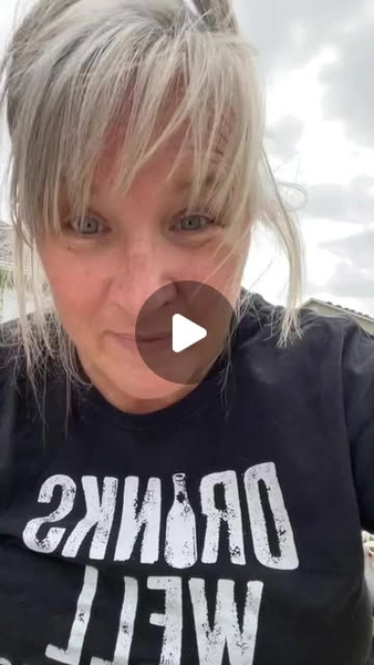 Imaginaryl on Instagram: "🌸 Gorgeous Shiny Look 💞 Use This Foundation That Doesn't Settle into Wrinkles & Covers Skin Blemishes.💯"