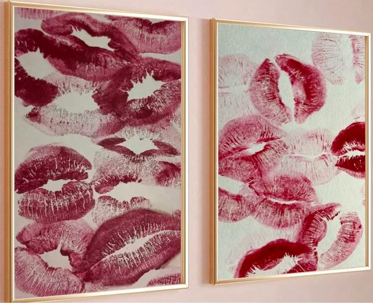 2pc Kiss Wall Decor 