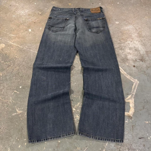 2000s Baggy Levi’s low loose bootcut Y2K style jeans...