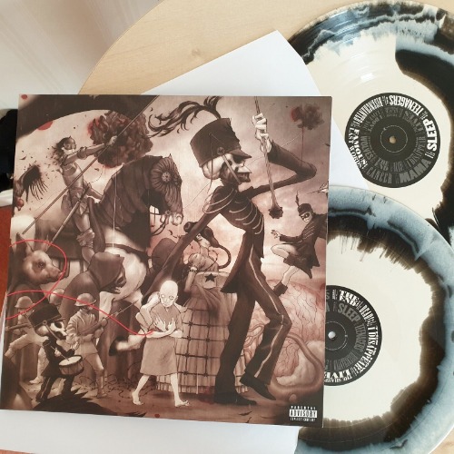 MY CHEMICAL ROMANCE, "THE BLACK PARADE". MEGA RARE, BLACK / BONE SWIRL VINYL LP.