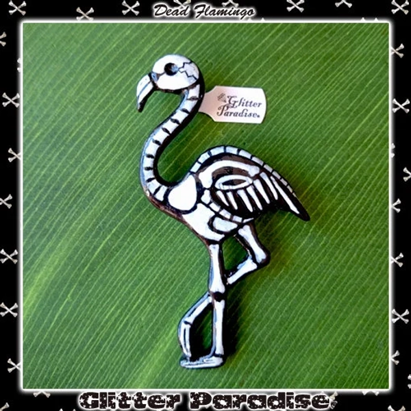 Dead Flamingo - Brooch - Dead Flamingo - Skeleton Flamingo - Gothic - Psychobilly - Day of the dead - Bones - Calavera - Glitter Paradise®