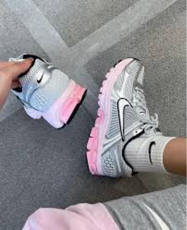 Nike Zoom Vomero 5 sneakers in silver and pink | ASOS