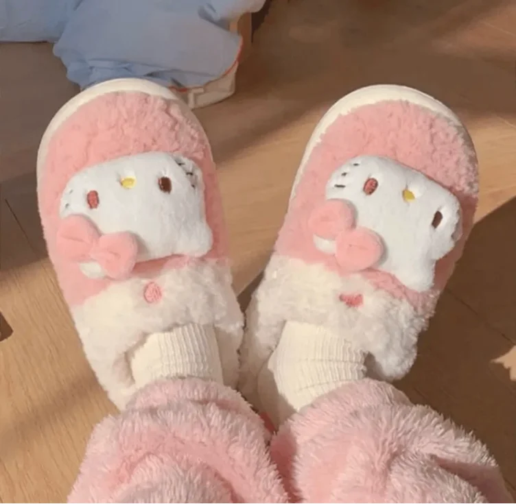 Cute hello kitty slippers 