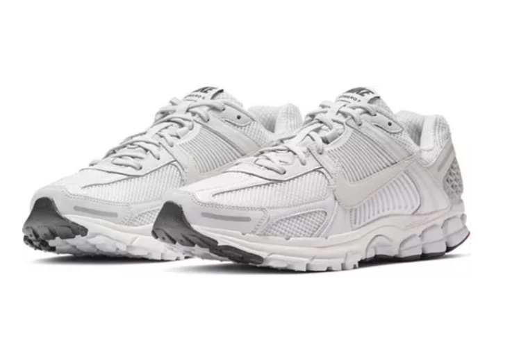 Nike Men's Zoom Vomero 5 Shoes