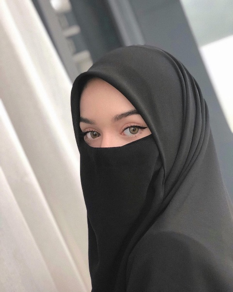 Throne profile picture for @sarahkhan