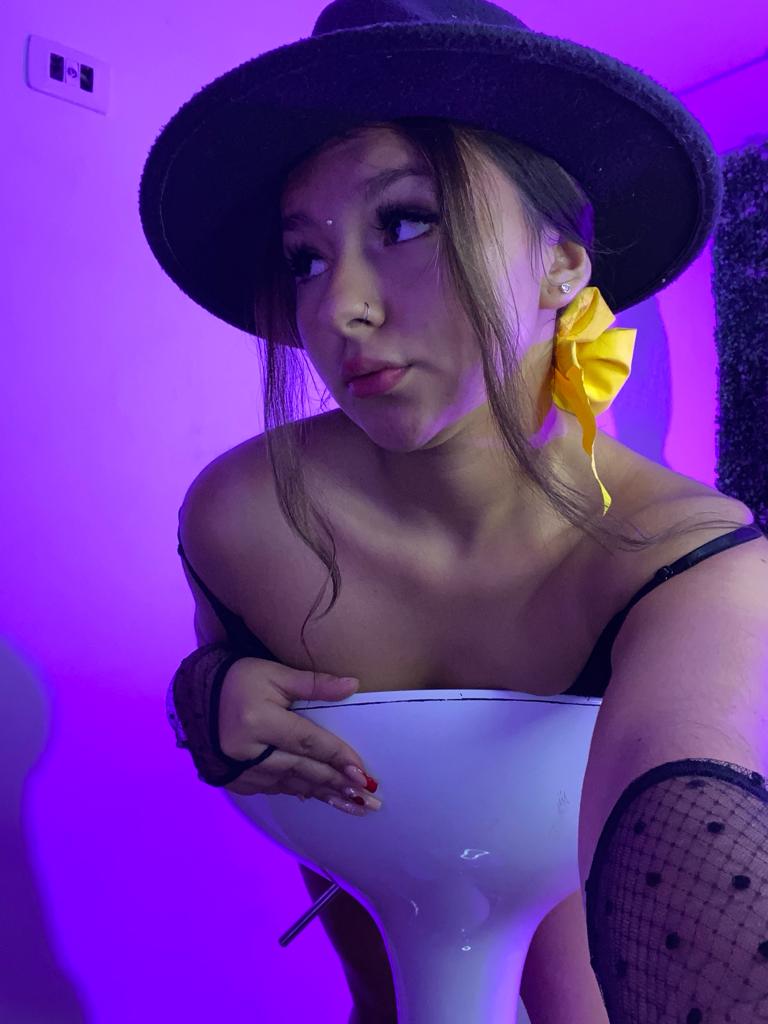 Throne Alessia Ferry My Wishlist