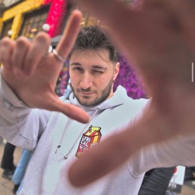 Throne profile picture for @smirk