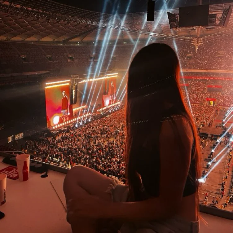 Throne profile picture for @analysis