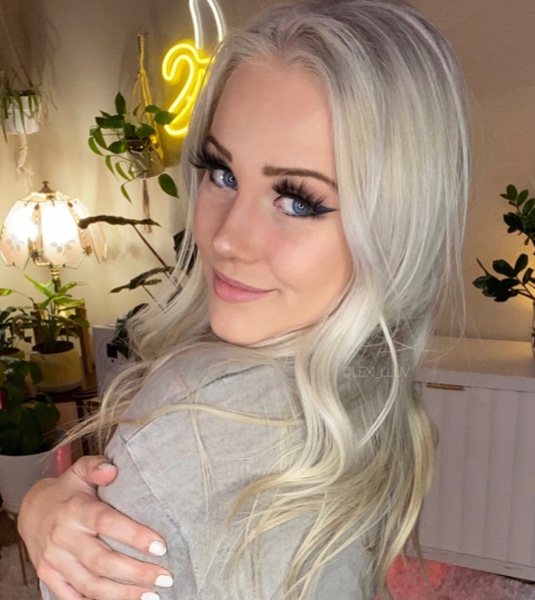 Throne Lexi Luv My Wishlist