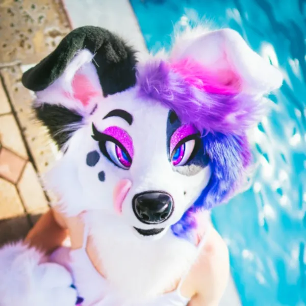 Throne profile picture for @zoey