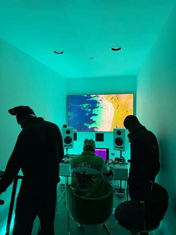 Throne profile picture for @problems