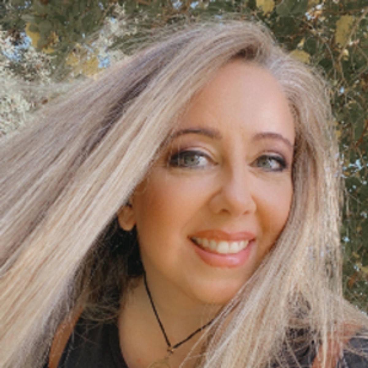 Throne Boo LAURA GELLER NEW YORK Retractable Airbrush Kabuki Brush