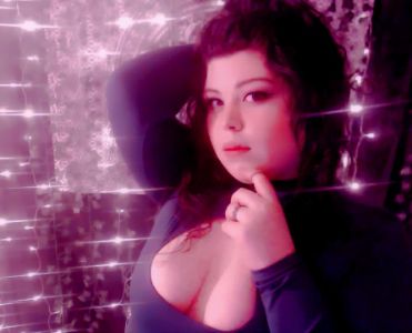 Throne profile picture for @charlotte
