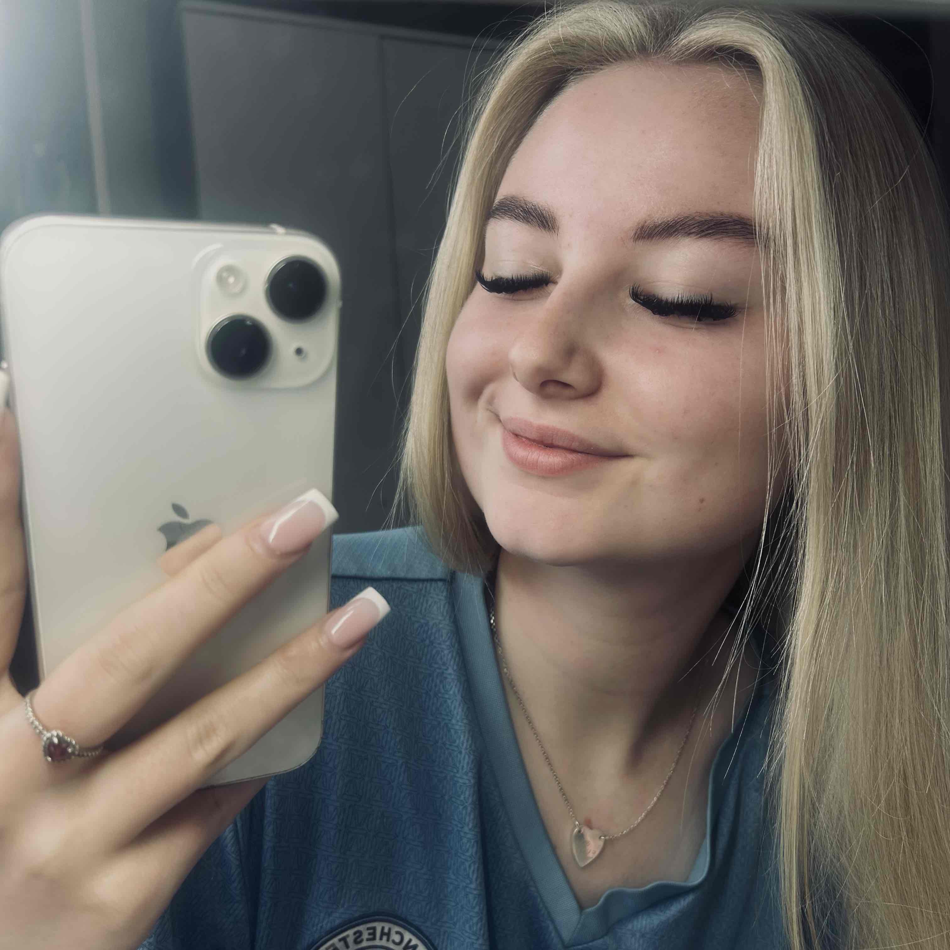 cara-wishlist-throne