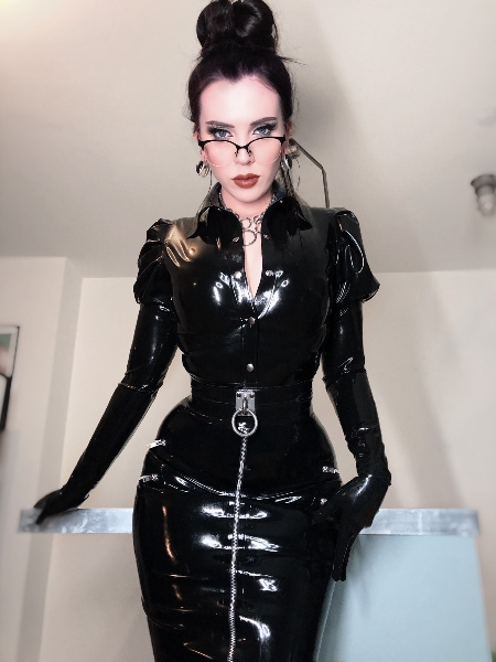 Throne | Violette | My Wishlist