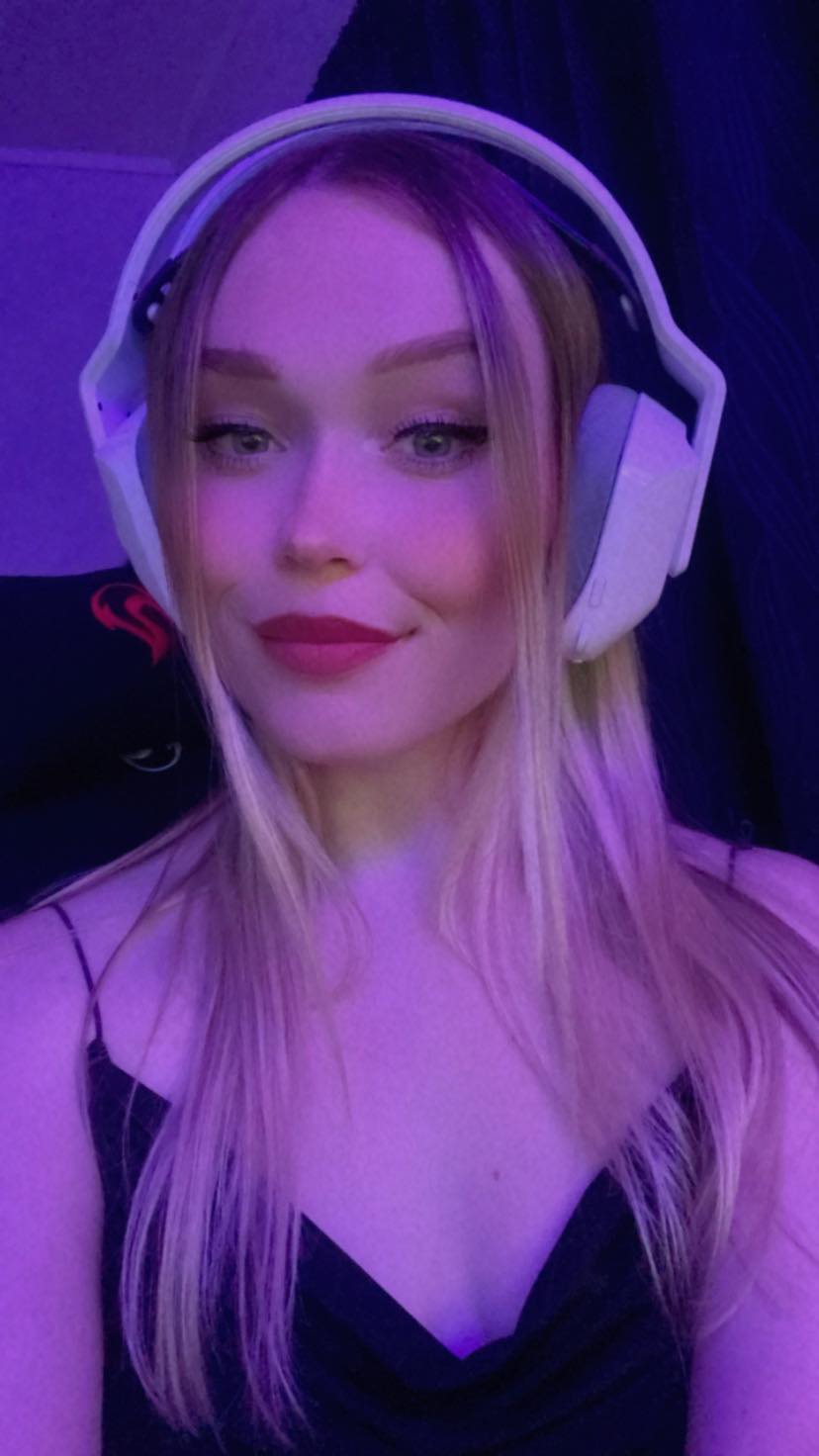 Throne TanQueen Stream