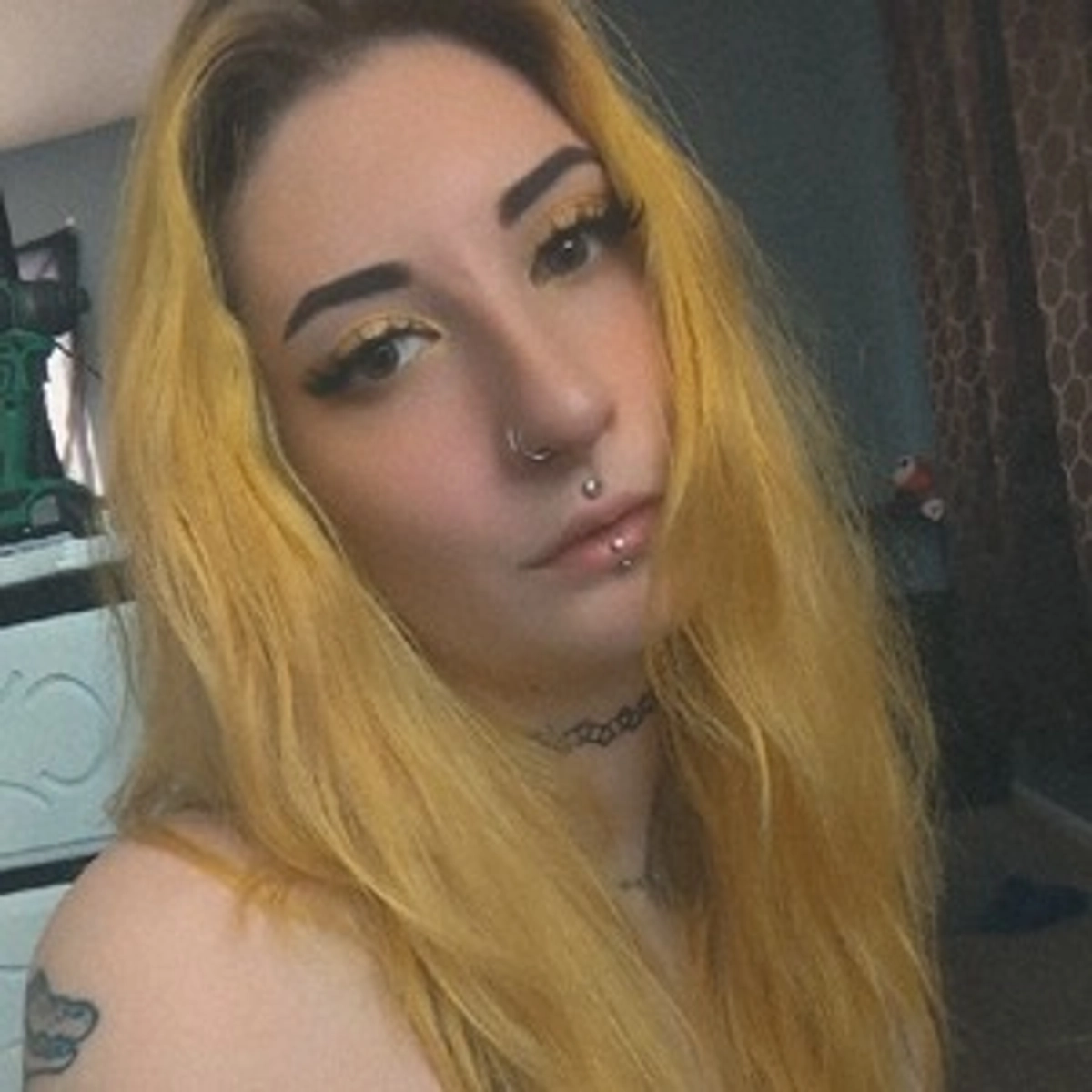 Throne Urn Gifters throne-urn-gifters