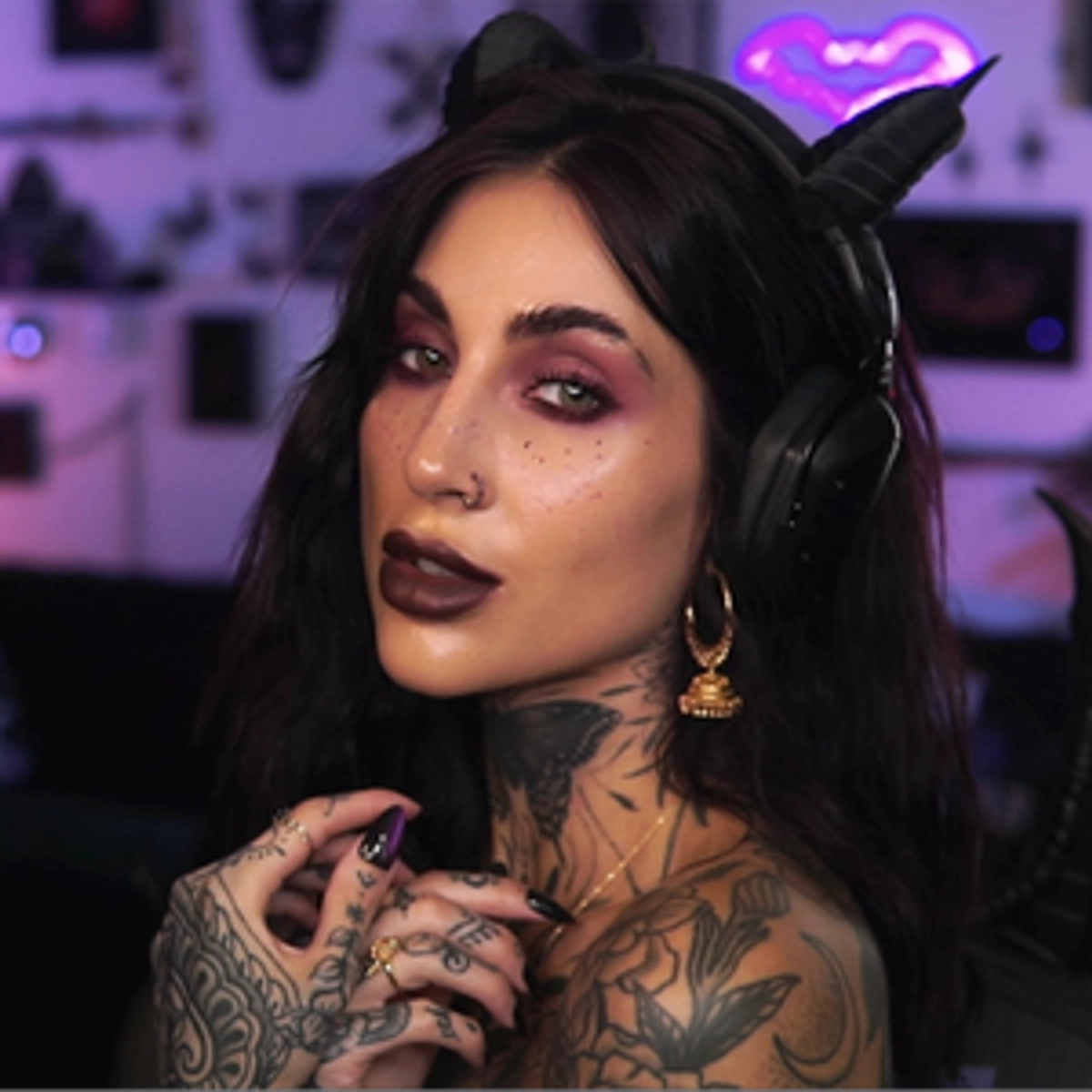 Throne | Dippedinpoison | My Wishlist