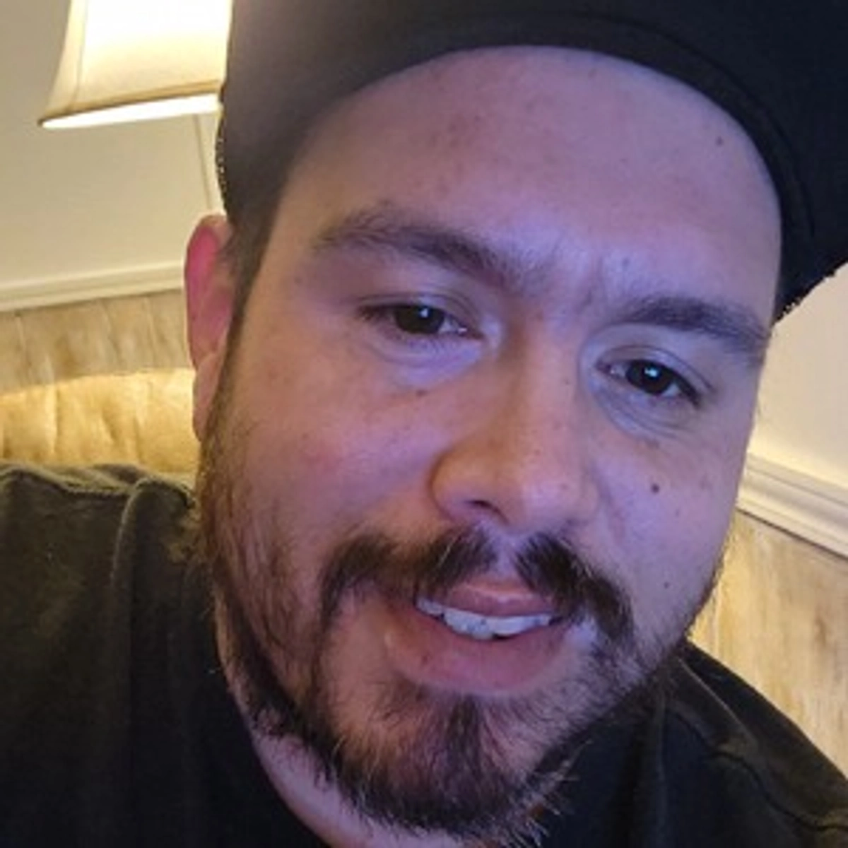 Throne profile picture for @henchman