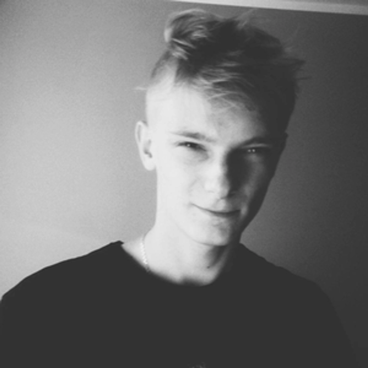 Throne profile picture for @hetero