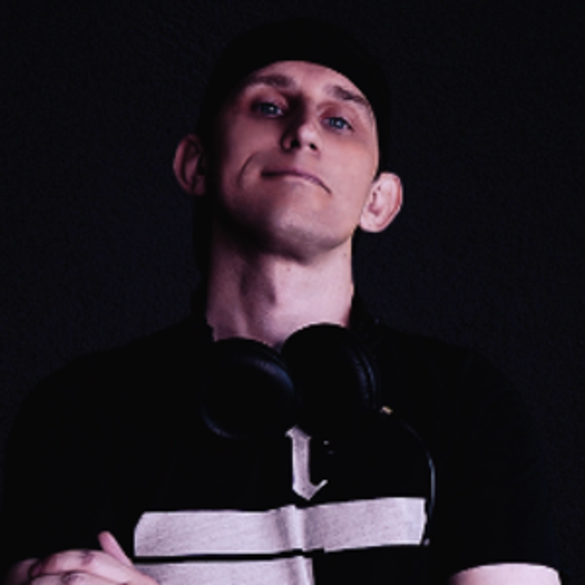 Throne profile picture for @artisan
