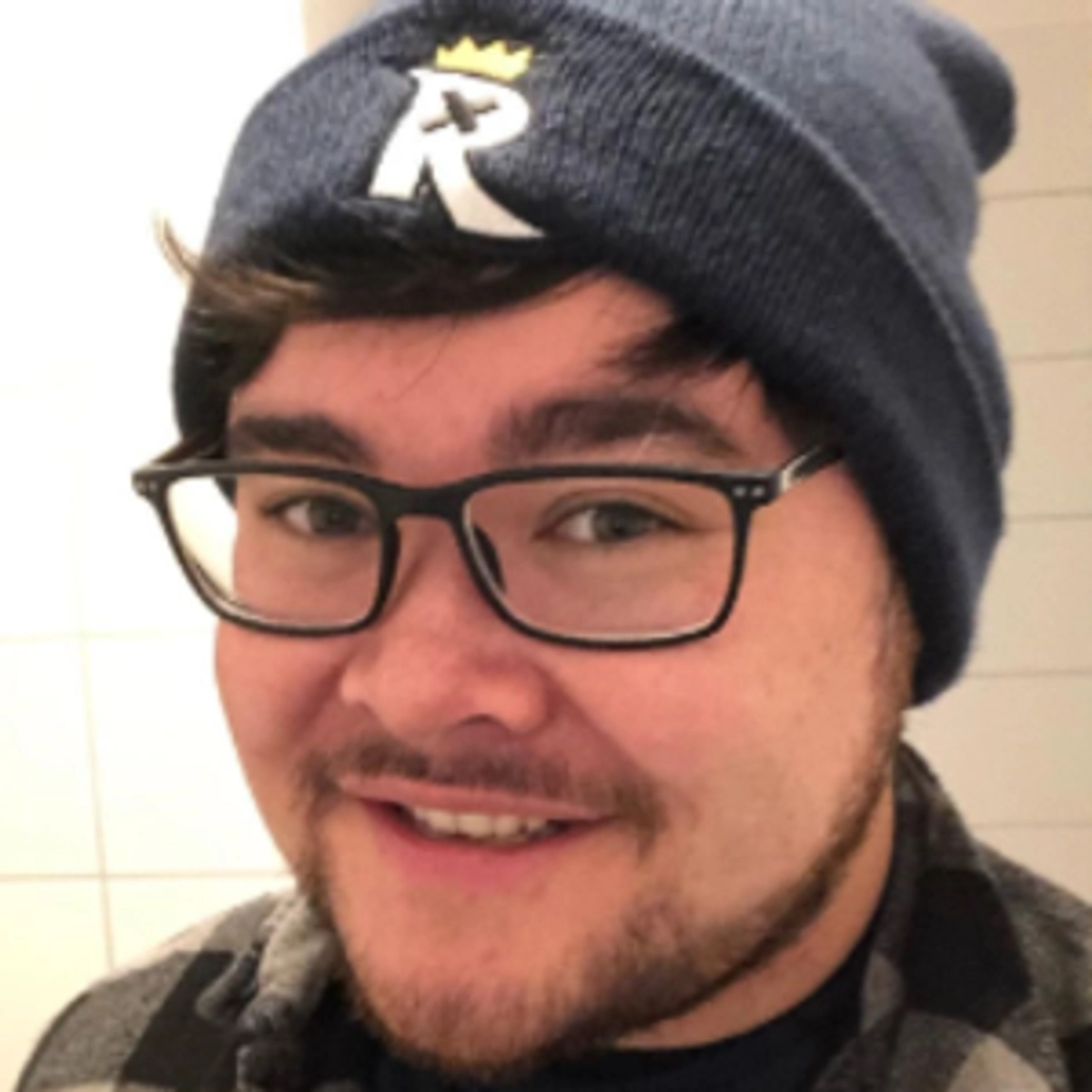 Throne profile picture for @reversal
