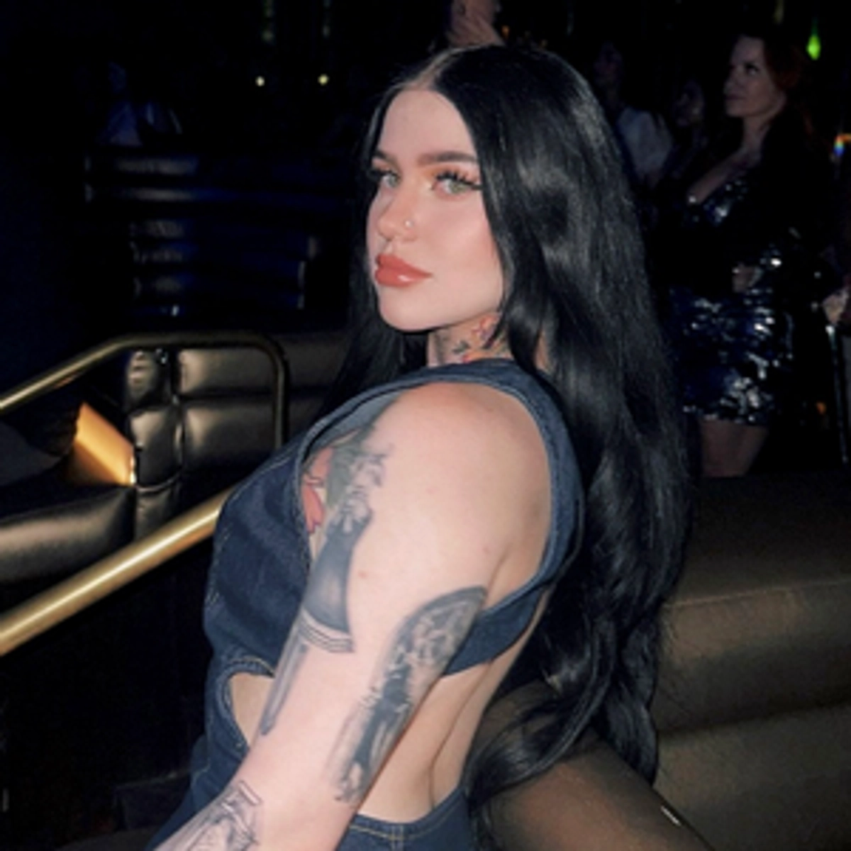 throne-kalei-renay-my-wishlist
