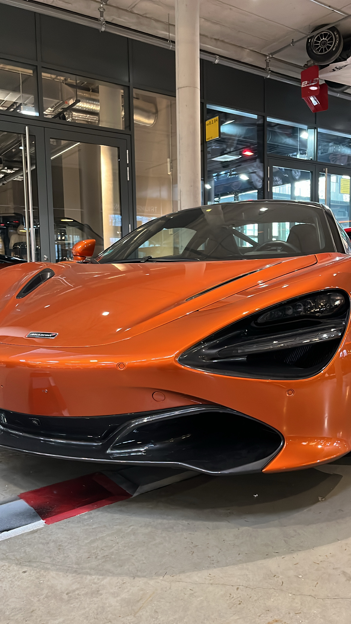 Throne profile picture for @mclaren