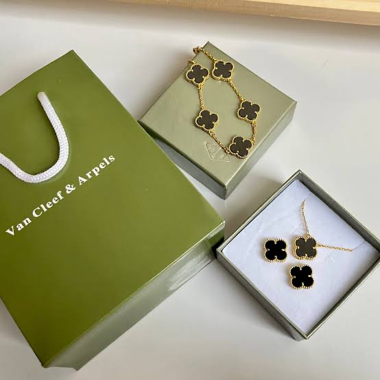 Throne | Elite Nina Rose’s Wishlist | Van Cleef & Arpels