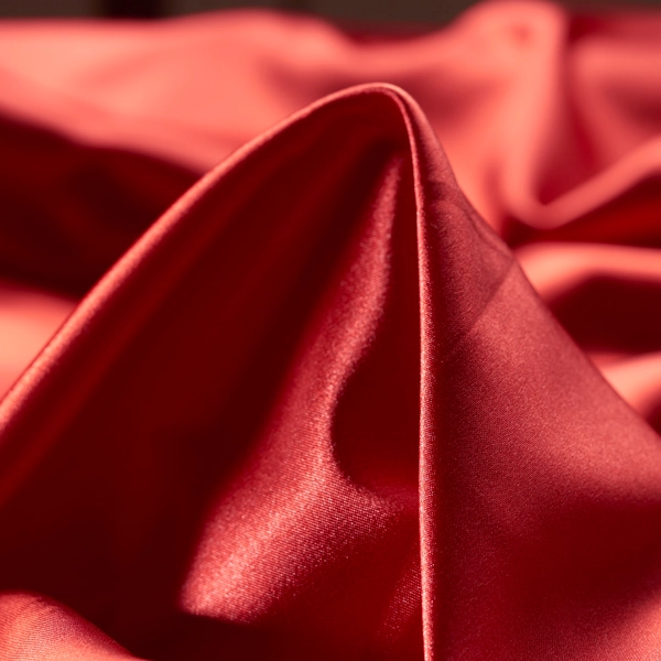 Satin Shimmering  Lipstick Red