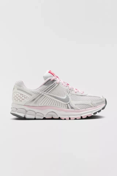 Nike Women's Zoom Vomero 5 Sneaker