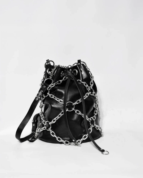 CHAIN CAGED BAG: Leather drawstring bag with the metal chain cage