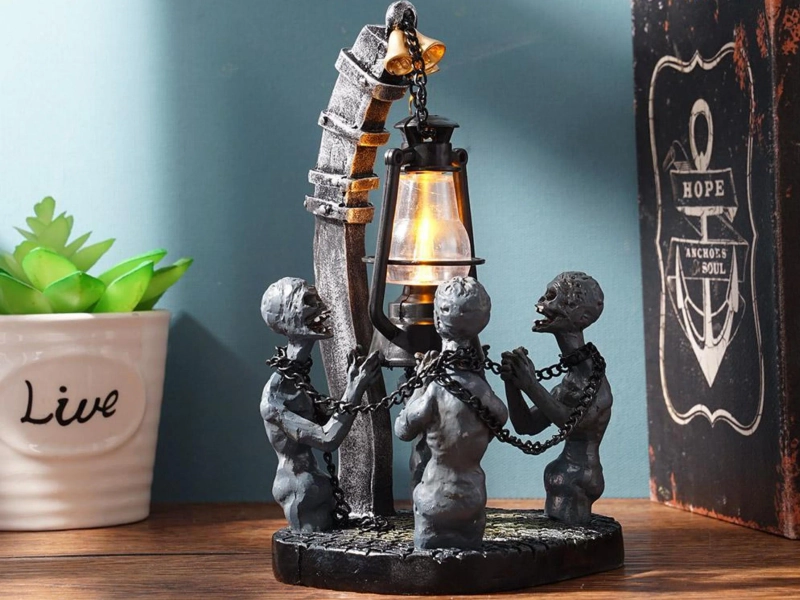 Novelty Bloodborne Lamp Halloween Party Supplies Four-Skull Statue Creative Shape Horror Zombie Chain Light Art Figurines