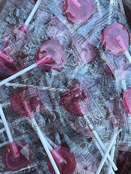 100 x Pink Love Hearts Lollipops - Strawberry Flavoured Sweet Candy Lollies, Ideal for Snack Cupboard, Weddings, Valentines, Party Bag fillers.