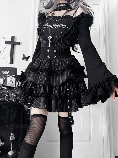 [$82.00]Schwarzes Gothic-Kleid mit schulterfreiem Ausschnitt, Buchstabendruck, Streifenmuster und Glockenärmeln