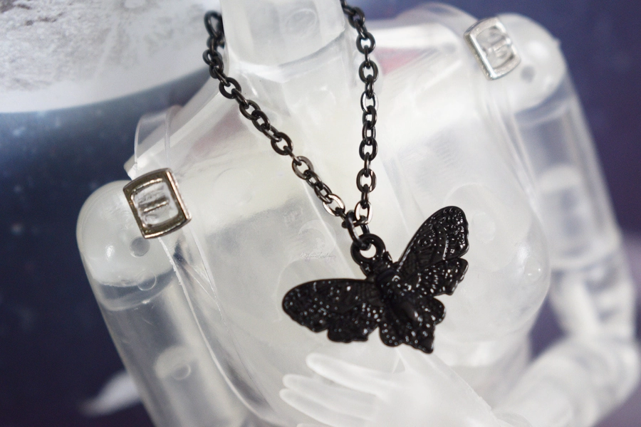 Collier fantasy "Dark Moth" pour poupées / dolls