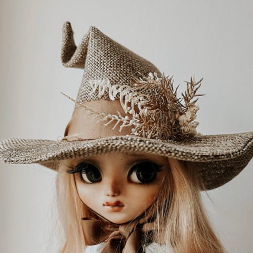 Ostara hat